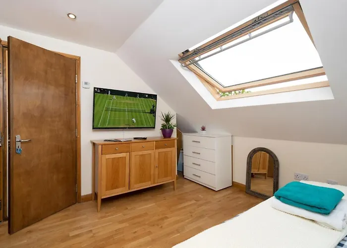 S6 Ensuite Loft Studio Space